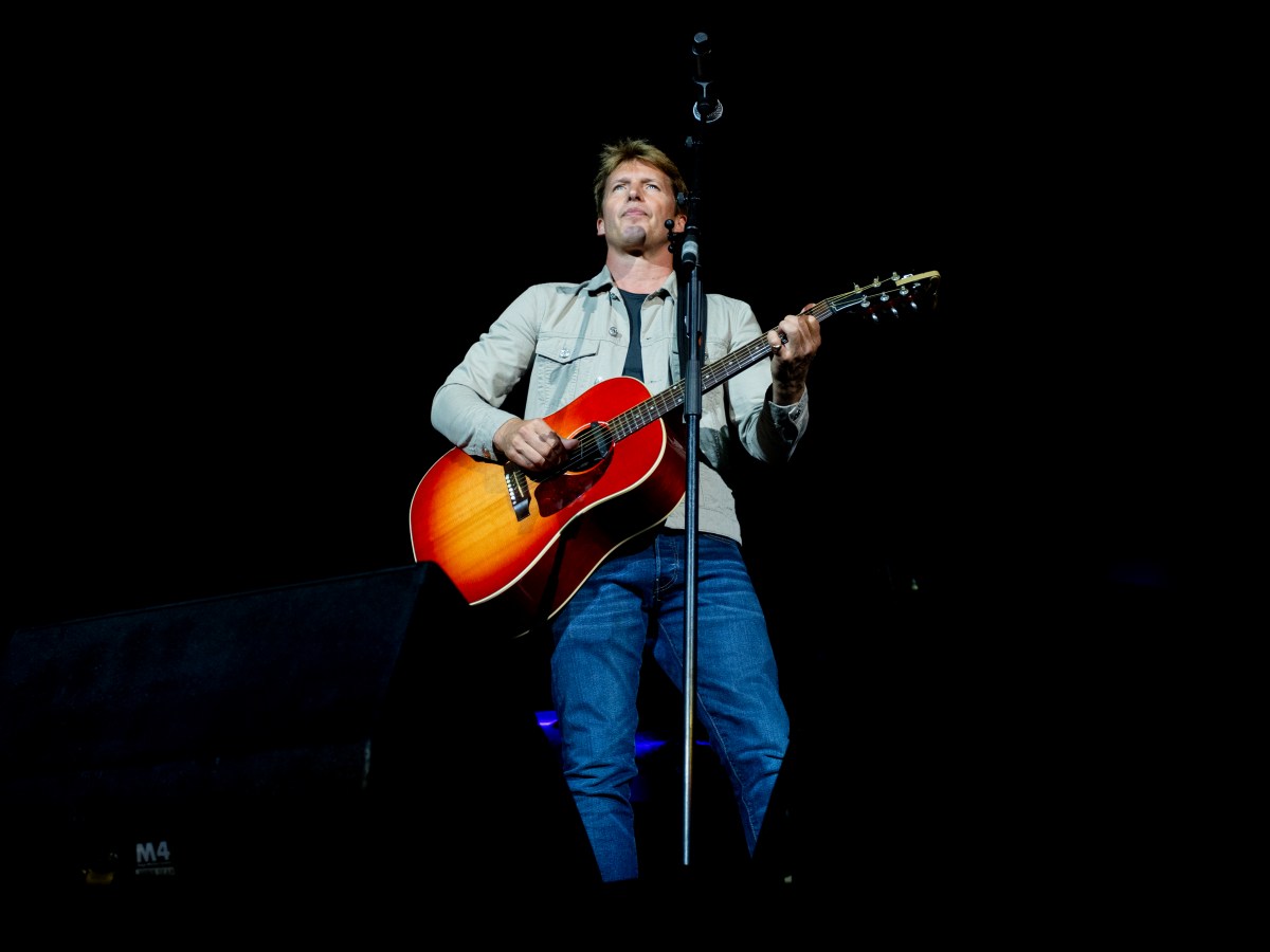 Una noche de verano: James Blunt encandila a sus fans en la primera noche alicantina de&nbsp;calor