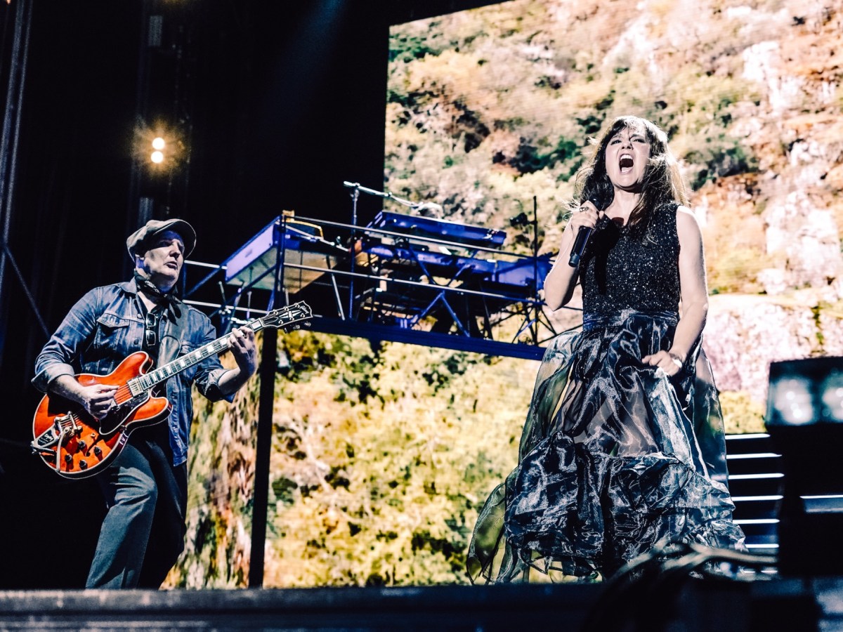 Amaral hizo vibrar la ‘Dolce Vita’ en Alicante con un impresionante despliegue sonoro y&nbsp;visual