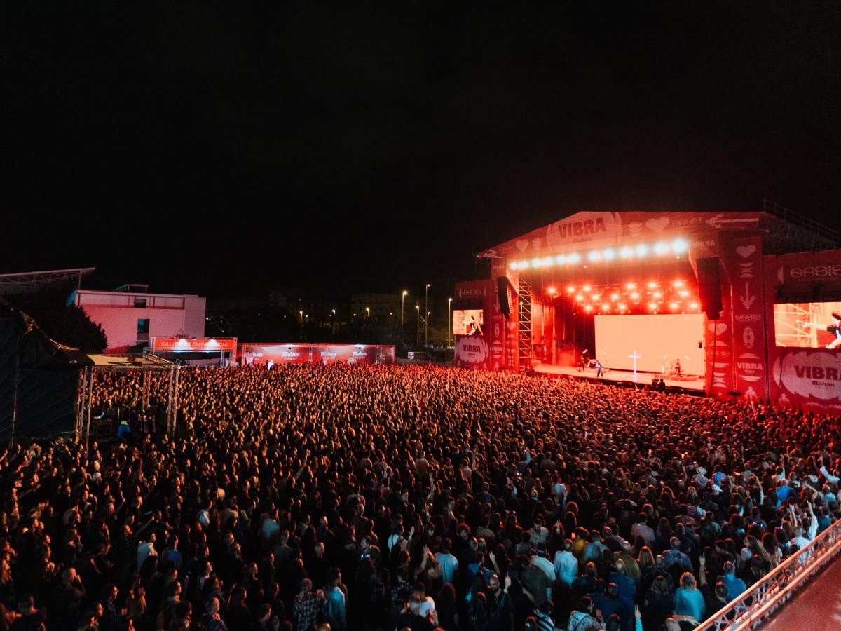 Oasis Elche Music Fest arranca con éxito su primera edición tras la cancelación por lluvia: 12.000 personas vibran con Rozalén, Siloé y Sexy&nbsp;Zebras